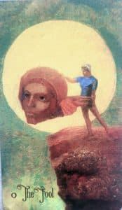 Peinture &agrave; l&rsquo;huile d&rsquo;un homme qui tent une &eacute;norme t&ecirc;te au dessus d&rsquo;une falaise